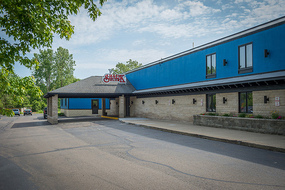 D42_0531-225